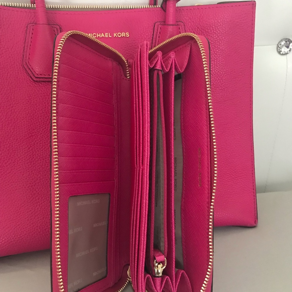Michael Kors Bag. Pink and wallet. - Picture 5 of 6